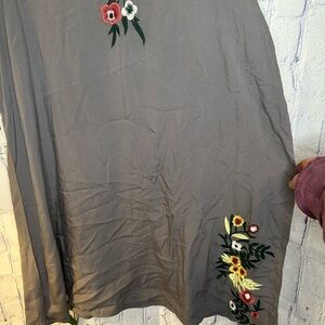 C|C DRESS GREY with flowers.‎ NEW WITH TAGS SIZE XL